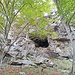 Höhle im Aufstieg zur Alpe Albezzona.