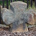 Weifa, Sühnekreuz<br />Auf dem Stein ist ein gefiederter Pfeil eingeritzt.