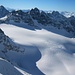 Silvrettahorn (3244m): Gipfelaussicht über den Silvrettagletscher zum Verstanclahorn (3298m) und Piz Linard (3410,3m). 
