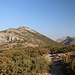 Rückblick zum nicht sichtbaren Sattel. Links der Bergrücken zum Milanis, rechts hinten der Galatiani
