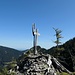 Gipfelkreuz mit Peace- Zeichen auf dem Schaffelberg