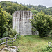 Sie ist direkt auch mein erstes Etappenziel: Nordeck ist die hochmittelalterliche Ruine einer Zwingburg in Spornlage. Um 1100 erbaut, 1438 in einem Regionalkrieg ein erstes Mal zerstört und wiederaufgebaut, 1525 im Bauernkrieg erneut zerstört und dann aufgegeben. 
