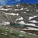 Blick vom Grasrücken zum oberen See. Über die Geröllfelder  auf der anderen Seite könnte man alternativ auch gehen, dort bin ich später abgestiegen.
