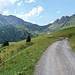 Une grande partie de l'étape entre Barme et Morgins se déroule sur de telles pistes d'alpage faciles