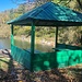 Es gibt mehrere kleine Rastplätze rund um den See
