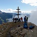 Am Gipfelkreuz positioniert man sich.