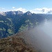 Blick vom höchsten Punkt zum Gipfelkreuz