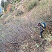 Gli arbusti in questa situazioni ci salvano (li usiamo per disarrampicare)