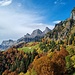 Prächtige Herbstfarben: Blick vom Tscherler Lüsis nach Vorder Büls