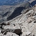 Blick vom Gipfel auf den Abstieg