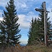 das Gipfelkreuz auf dem Sattelspitz hat ein "Flügel" verloren