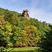Auf einem Serpentinenweg ging es an den nächsten Felswänden vorbei ins Tal hinunter. 