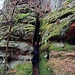 Geschafft! Marijke steigt aus dem Schafstein aus.