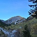 Der Weg führt nach dem Ort in das Tal des Sommerbergbachs hinein...