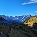Hier nahm ich den oberen der beiden Wege Richtung Westen, und wanderte ohne unnötigen Höhenverlust an einer Hirtenhütte vorbei...