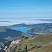 Sihlsee vom Druesberg. Der Zürichsee liegt noch im Nebel