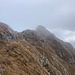 Blick zum kleinen Gipfel, an dessen Stelle ungefährt der südliche Klettersteig endet. 
