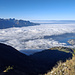 Weitsicht von der Schulter ca. 1940 nach SW und W: links nochmals das Massiv von Les Cornettes de Bise, rechts u.a. Caux, Clarens, La Tour-de-Peilz und Vevey, und über dem Lac Léman am Horizont nochmals La Dôle