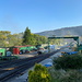 Llanberis - Blick über Teile des Bahnhofs, wo gerade ein Zug am Bahnsteig bereitgestellt wird.