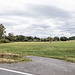 Hinter Lanzenreuth leider ein Stück auf der Landstraße. Überhaupt fiel beim Kartenstudium auf, dass der landschaftlich reizvolle und schleifenreiche Lauf des Roten Mains in dieser Gegend kaum mit Pfaden oder Wegen erschlossen ist. Man kommt immer nur mittels Abstecher auf Wiesen an seine Ufer und Queren kann man ihn meist nur auf Landstraßen. Schade.