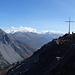 Croce di Monte Scale con vista sulle montagne.