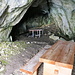 eine Höhle mit trockenem Sitzplatz