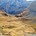 Tiefblick vom Chalchstöckli zur Hochebene der Wichlenmatt