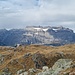 Grau in Grau: Leglerhütte und Glärnisch vom Klettergarten Unter Chärpf aus gesehen