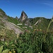 Au pas de Lovenex, vue vers le col de la Croix (à droite du sommet pointu)
