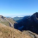 Rückblick. Die zwei Objekte der Begierde. Seealpsee und Äscher am Ende des mittig, linken Felsriegels