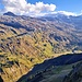 Unmarkiert aber meist gut begehbare Wegspur (heute etwas rutschig)
Der Schlussanstieg zum Grat ist sehr steil, ist aber mit Drahtseilen gesichert, wiederum etwas rutschig
