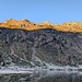 Der See lag noch im Schatten, aber mein heutiges Gipfelziel hatte schon Sonne.