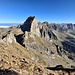 Gipfelpanorama vom Sichelchamm Richtung E: links der NE-Grat, nach rechts über Sennis, Malun und Palfris Schiffberg, Gamsberg, Isisizer Rosswis, Chli und Gross Fulfirst, Gärtlichöpf, Chrummenstein, Chli Alvier, Alvier und Gauschla, dahinter u.a. die Schesaplana, links u.a. Margelchopf und Chapf