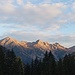 Blick hinter Kaisers zu Bergen der Allgäuer Alpen