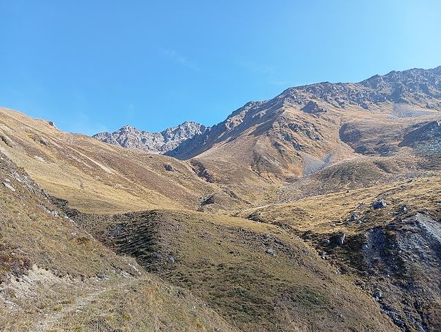 Unterwegs auf einem markierten Steig 