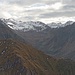 An den 3000ern liegt nordseitig Schnee (Zoomaufnahme).