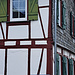 Haus in Gehlweiler, mit Foto der Kulisse.