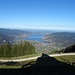 ...und im Schatten des Kirchl blickt man auf den Tegernsee