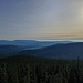 Blick zum Dreisesselkamm, die Berge der Ostalpen sind zwar mit blossem Auge erkennbar, nicht aber mit der Handy-Kamera, da muss  ....