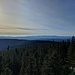 Auf der Plattform des Aussichtsturmes muss ich mich erst mal orientieren um die Bayerwaldgipfel von einer anderen Seite einordnen zu können. Die Aussicht ist in alle Richtungen vom Feinsten.