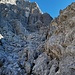 Sehr beeindruckende Landschaft im Graben. Im Hintergrund schwingt sich der Preußgrat steil auf.