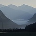 Über dem Heiterwanger See liegt Nebel