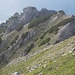 Hier bin ich schon an der Westflanke des Rintljochs. Zwischen Rintljoch und Thaneller ist eine Scharte, von der ist laut Berichten ein steiler (Not-) Abstieg möglich. Wenn ich vorher gewusst hätte, was mich noch erwartet, dann... nunja...<br />... aber ich will nicht vorgreifen :D
