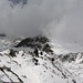 Abstieg von der Gouter-Hütte zur Tete-Rousse-Hütte. Viele Bergsteiger im Aufstieg, der nächste Tag wird herrlich sein.