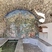 <b>Il lavatoio di Verna con un affresco di Piero Gauli: "Rosa con i suoi animali", 2001.
Piero Gauli (Milano, 6 giugno 1916 – Milano, 4 gennaio 2012). 
(«Le fabulazioni attorno ai Magistri Comacini, cui sono legato da discendenza paterna, ancor'oggi mi impegna e mi avvince», 2012).</b>