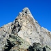Qui compare un altro tipo di roccia (chiaro), dove è presente un bel passaggio in cui ci assicuriamo