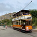 Unterwegs im Crich Tramway Village - Glasgow Corporation Transport No. 22 an der Station Victoria Park. Hinten ist Crich Stand zu sehen, den wir nun besuchen...