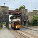 Unterwegs im Crich Tramway Village - Wir starten unserer heutige "Tour" mit einem Besuch im National Tramway Museum (aka Crich Tramway Village). Gerade fährt eine Tram, Glasgow Corporation Transport No. 22, durch die Bowes-Lyon Bridge.