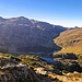 Beim P.2235 habe ich den Wanderweg verlassen und stieg auf einem alten Wanderweg ab, der nicht mehr unterhalten wird, aber immer noch Markierungen zu finden sind