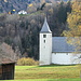 unmittelbar hinter der Kirche ist die Brücke